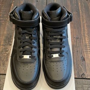 Air Force One Mid ‘07 Black size 10.5